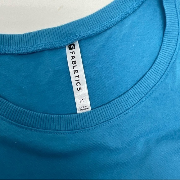 Fabletics Mckinnet Tee Size Medium Blue Sleeveless Soft Rolled Cuff H20 - Picture 3 of 5